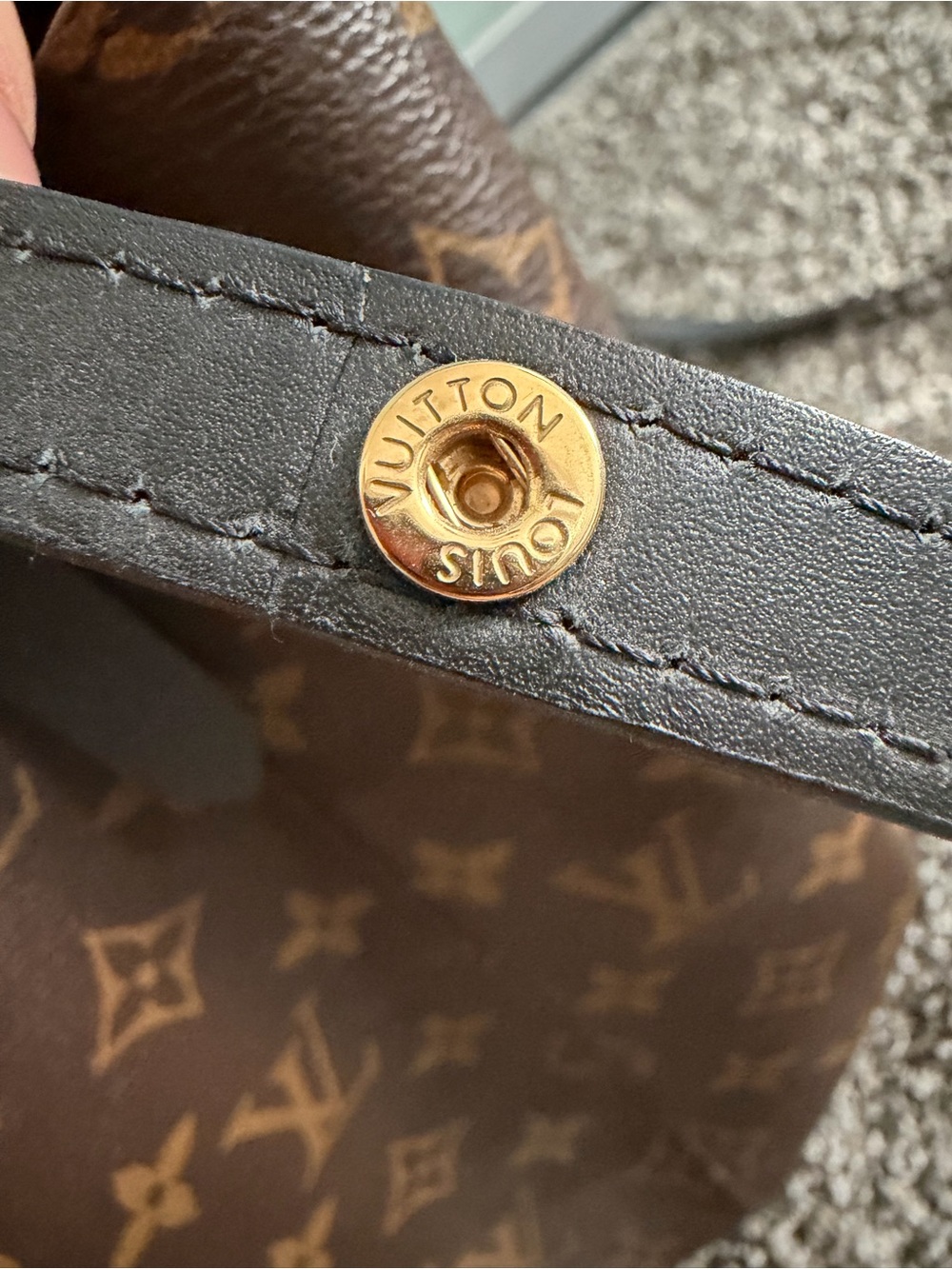 Authentic Louis Vuitton Monogram Canvas Drawstring Neonoe Bag in Brown & Black - Picture 6 of 8
